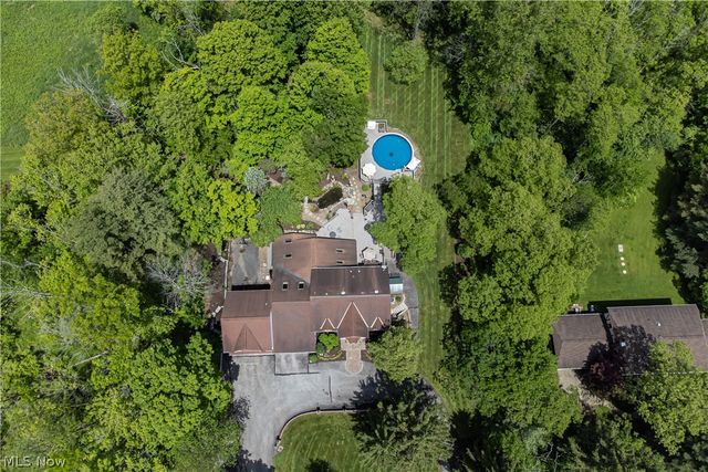 77 Carr Road, Hinckley, OH 44233