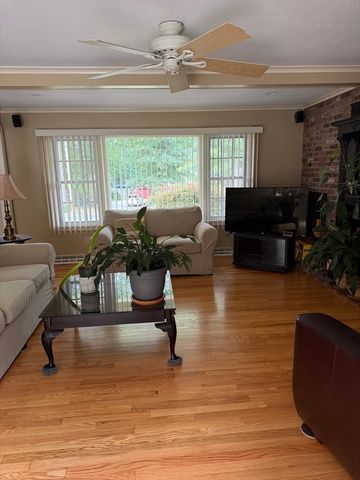 29 W Colonial Rd, Wilbraham, MA 01095
