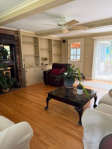 29 W Colonial Rd, Wilbraham, MA 01095