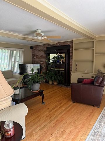 29 W Colonial Rd, Wilbraham, MA 01095