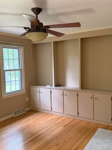 29 W Colonial Rd, Wilbraham, MA 01095
