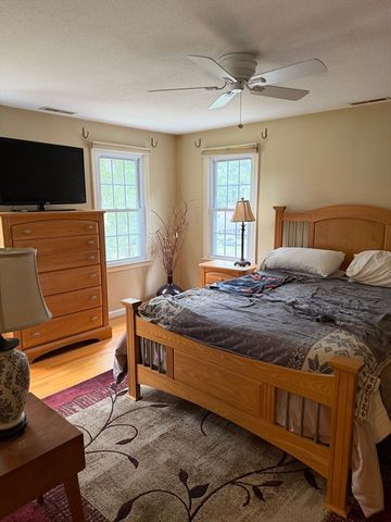 29 W Colonial Rd, Wilbraham, MA 01095
