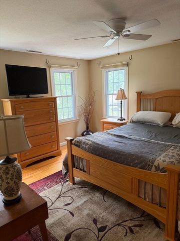29 W Colonial Rd, Wilbraham, MA 01095
