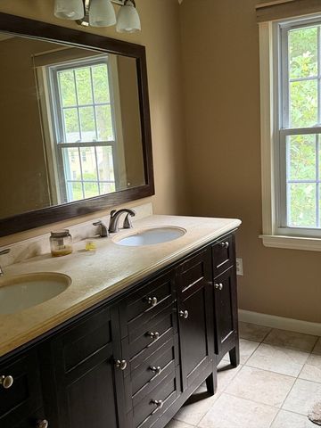 29 W Colonial Rd, Wilbraham, MA 01095