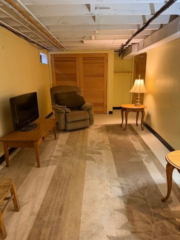29 W Colonial Rd, Wilbraham, MA 01095