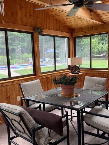 29 W Colonial Rd, Wilbraham, MA 01095