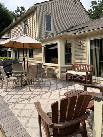 29 W Colonial Rd, Wilbraham, MA 01095