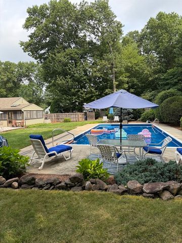 29 W Colonial Rd, Wilbraham, MA 01095