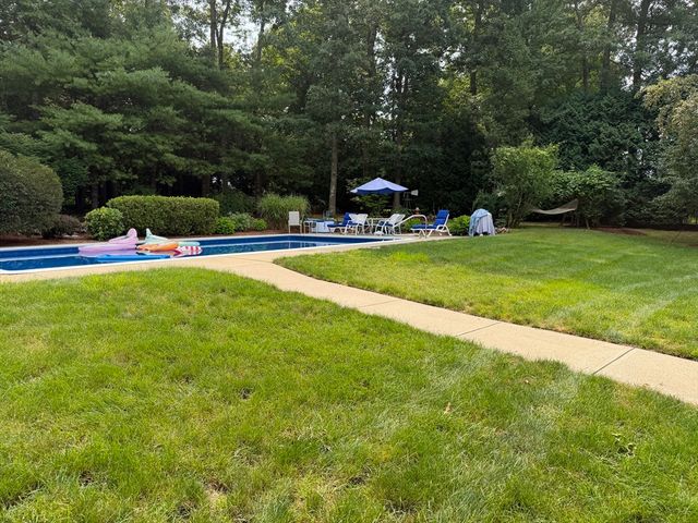 29 W Colonial Rd, Wilbraham, MA 01095