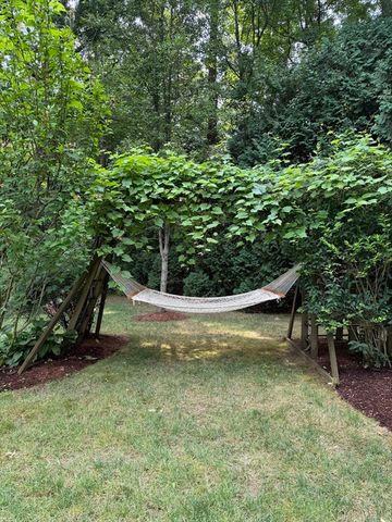 29 W Colonial Rd, Wilbraham, MA 01095