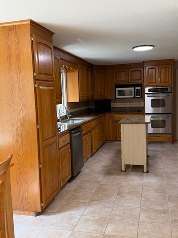 29 W Colonial Rd, Wilbraham, MA 01095