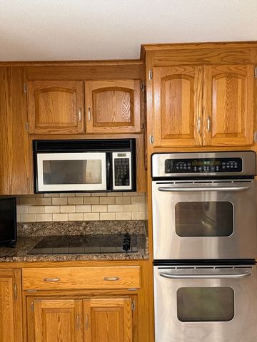 29 W Colonial Rd, Wilbraham, MA 01095