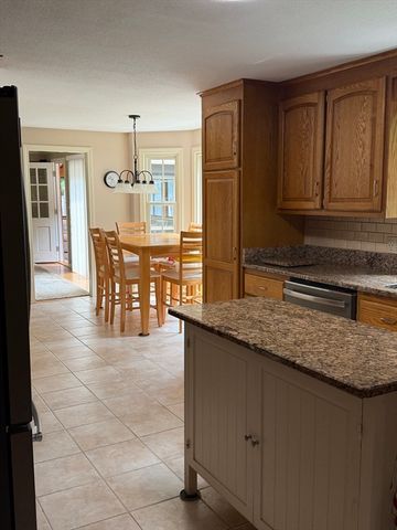 29 W Colonial Rd, Wilbraham, MA 01095