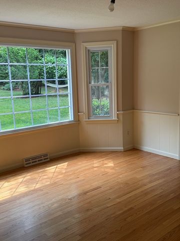 29 W Colonial Rd, Wilbraham, MA 01095