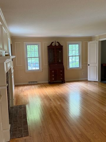 29 W Colonial Rd, Wilbraham, MA 01095