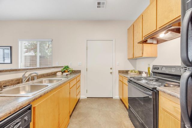 455 Sequoia Ln, Sebastopol, CA 95472