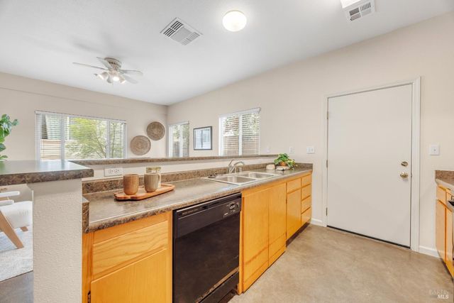 455 Sequoia Ln, Sebastopol, CA 95472