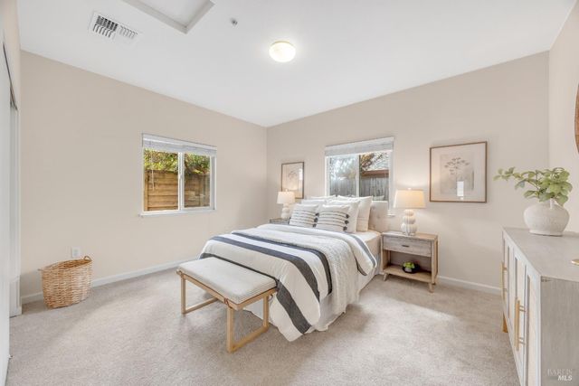 455 Sequoia Ln, Sebastopol, CA 95472