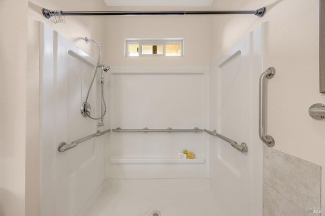 455 Sequoia Ln, Sebastopol, CA 95472