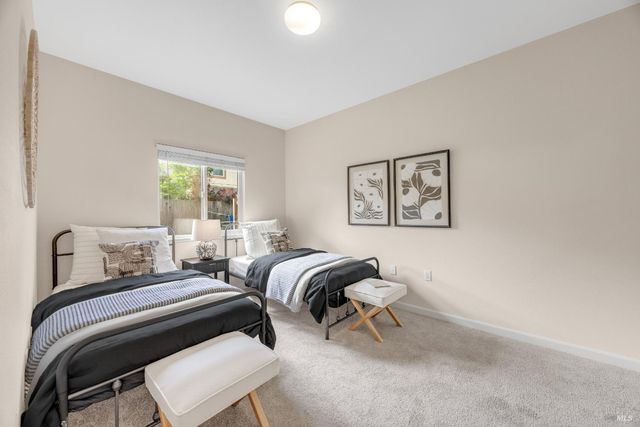 455 Sequoia Ln, Sebastopol, CA 95472