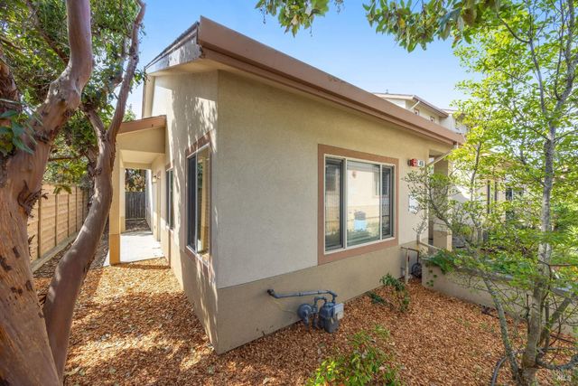 455 Sequoia Ln, Sebastopol, CA 95472