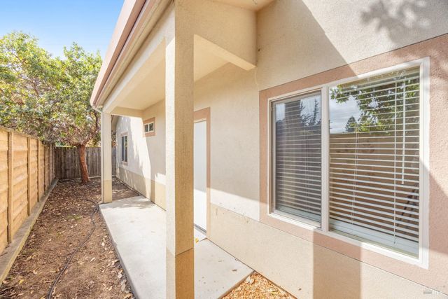 455 Sequoia Ln, Sebastopol, CA 95472