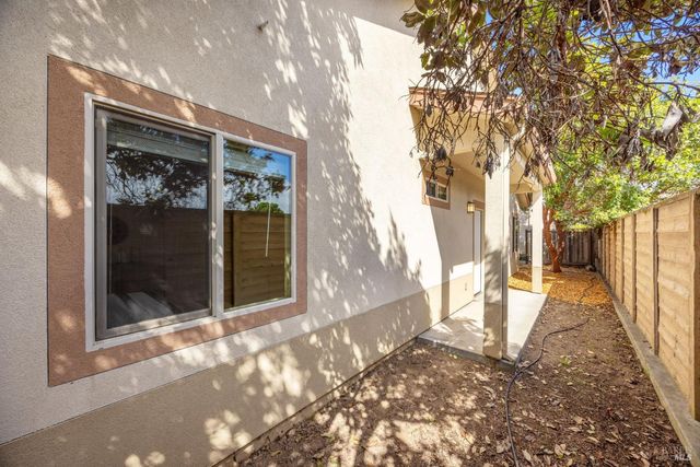 455 Sequoia Ln, Sebastopol, CA 95472