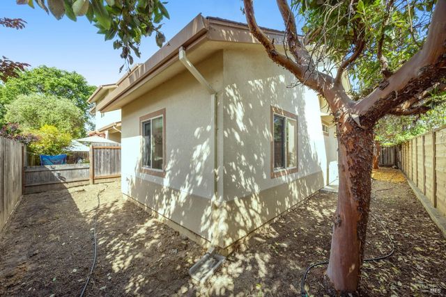 455 Sequoia Ln, Sebastopol, CA 95472