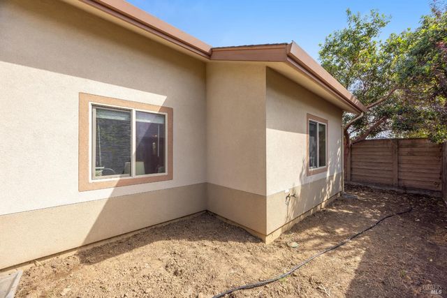 455 Sequoia Ln, Sebastopol, CA 95472