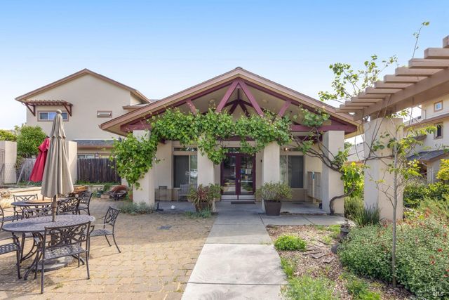 455 Sequoia Ln, Sebastopol, CA 95472