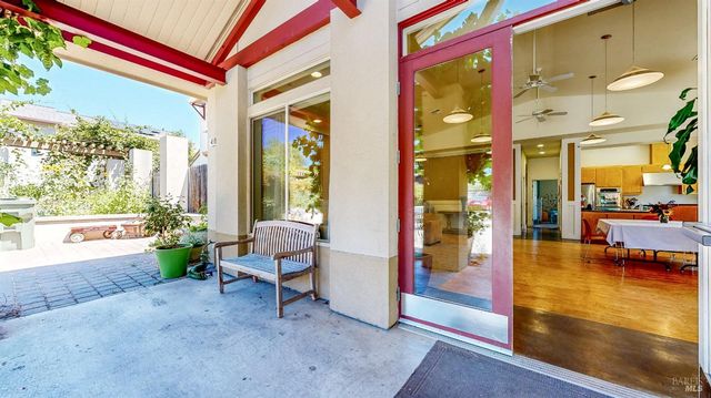 455 Sequoia Ln, Sebastopol, CA 95472