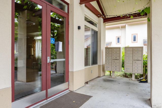 455 Sequoia Ln, Sebastopol, CA 95472