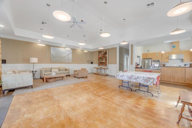 455 Sequoia Ln, Sebastopol, CA 95472