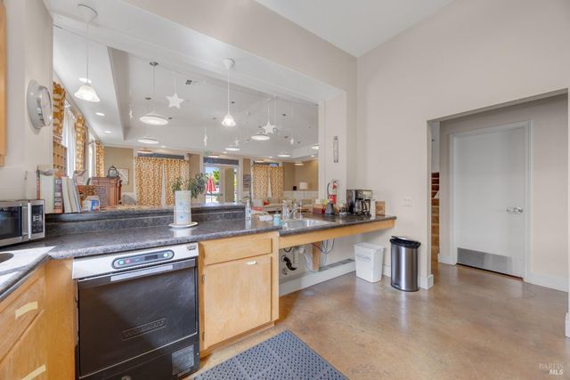 455 Sequoia Ln, Sebastopol, CA 95472