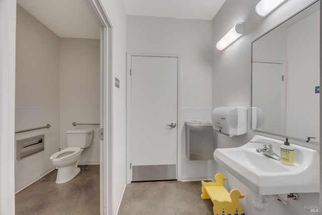 455 Sequoia Ln, Sebastopol, CA 95472