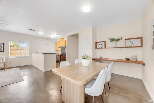 455 Sequoia Ln, Sebastopol, CA 95472