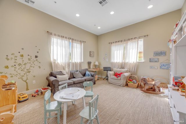 455 Sequoia Ln, Sebastopol, CA 95472