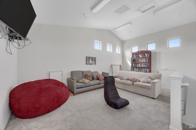 455 Sequoia Ln, Sebastopol, CA 95472