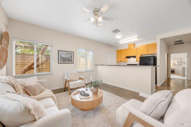 455 Sequoia Ln, Sebastopol, CA 95472