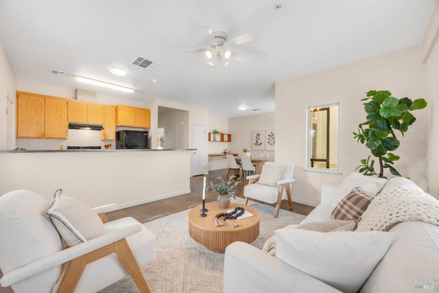 455 Sequoia Ln, Sebastopol, CA 95472