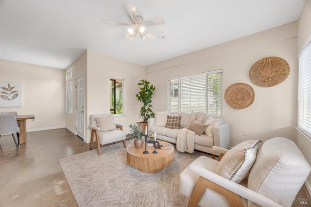 455 Sequoia Ln, Sebastopol, CA 95472