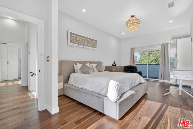 313 S Sycamore Avenue, Los Angeles, CA 90036
