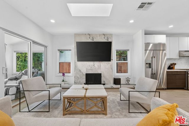 313 S Sycamore Avenue, Los Angeles, CA 90036