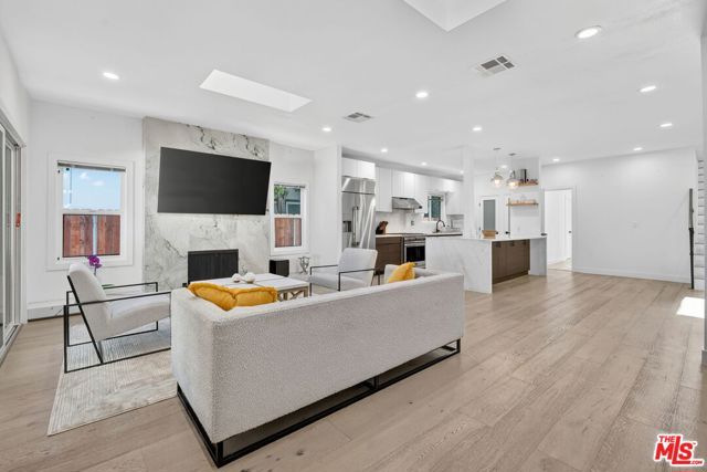 313 S Sycamore Avenue, Los Angeles, CA 90036