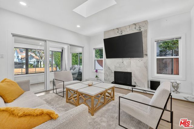 313 S Sycamore Avenue, Los Angeles, CA 90036