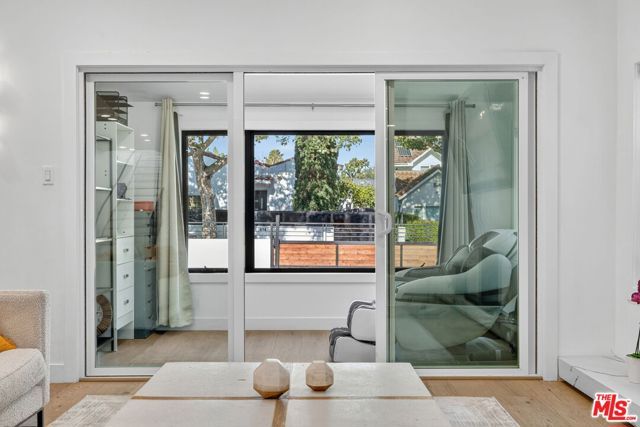 313 S Sycamore Avenue, Los Angeles, CA 90036