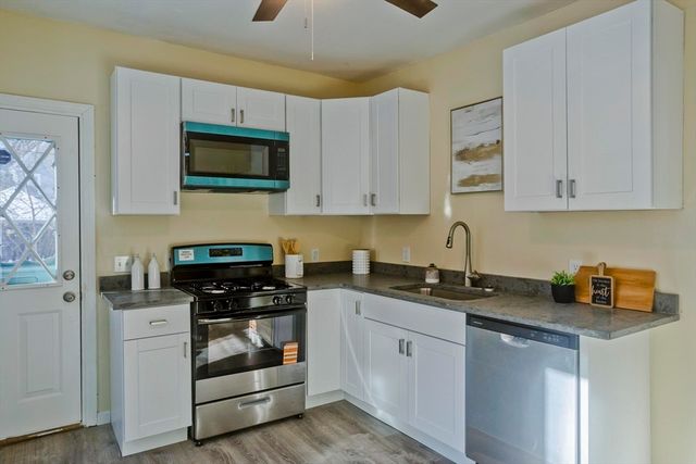 30 Parkwood St, Springfield, MA 01108