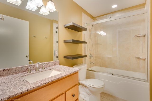1122 W Catalpa Avenue 402, Chicago, IL 60640