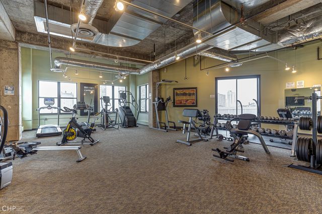1122 W Catalpa Avenue 402, Chicago, IL 60640
