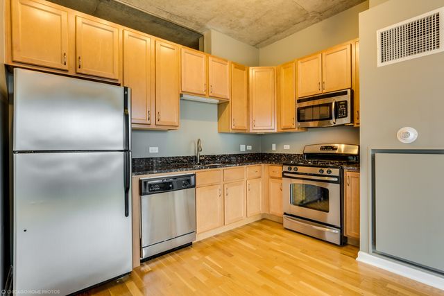 1122 W Catalpa Avenue 402, Chicago, IL 60640